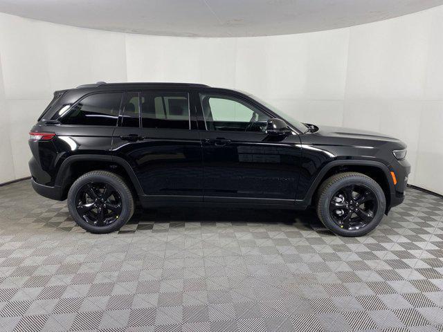 new 2025 Jeep Grand Cherokee car, priced at $45,695