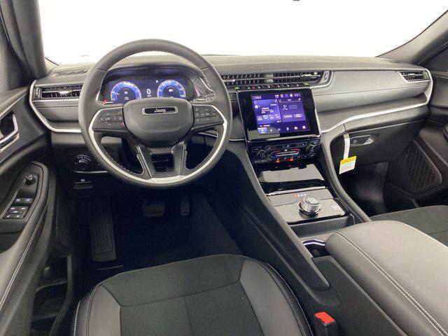 new 2025 Jeep Grand Cherokee car, priced at $41,201