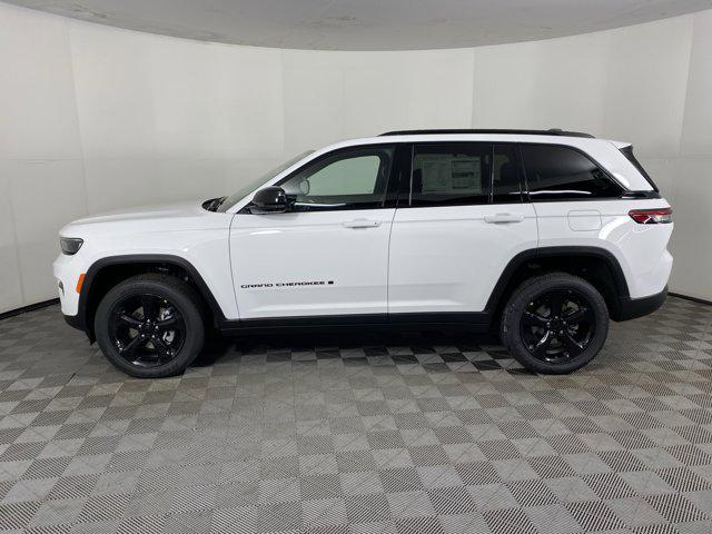 new 2025 Jeep Grand Cherokee car, priced at $41,201