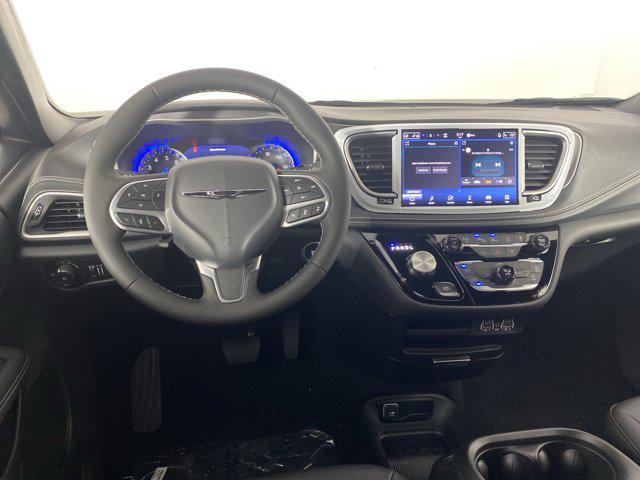 new 2025 Chrysler Pacifica car, priced at $46,220
