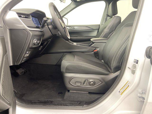 new 2025 Jeep Grand Cherokee car, priced at $39,308