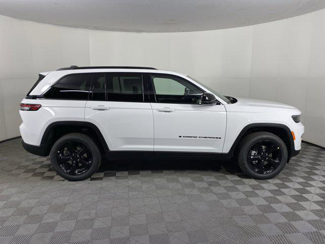 new 2025 Jeep Grand Cherokee car, priced at $45,376