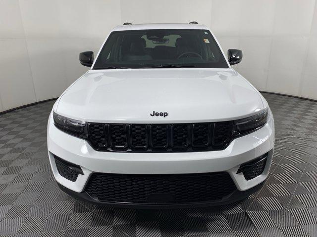 new 2025 Jeep Grand Cherokee car, priced at $45,376