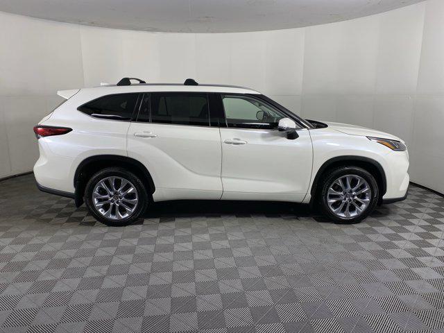 used 2020 Toyota Highlander car, priced at $30,900