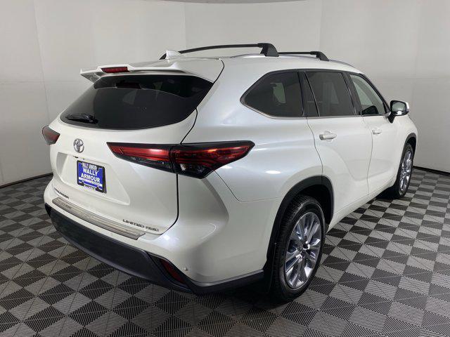 used 2020 Toyota Highlander car, priced at $30,900