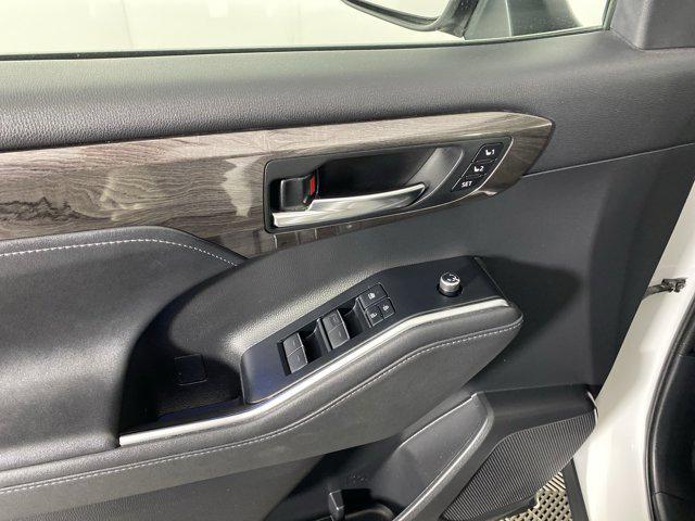 used 2020 Toyota Highlander car, priced at $30,900