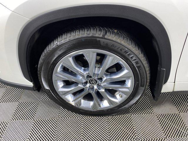 used 2020 Toyota Highlander car, priced at $30,900