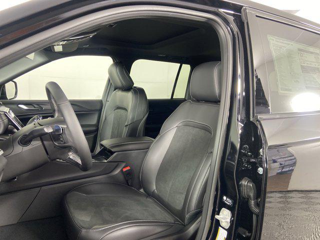 new 2025 Jeep Grand Cherokee car, priced at $41,004