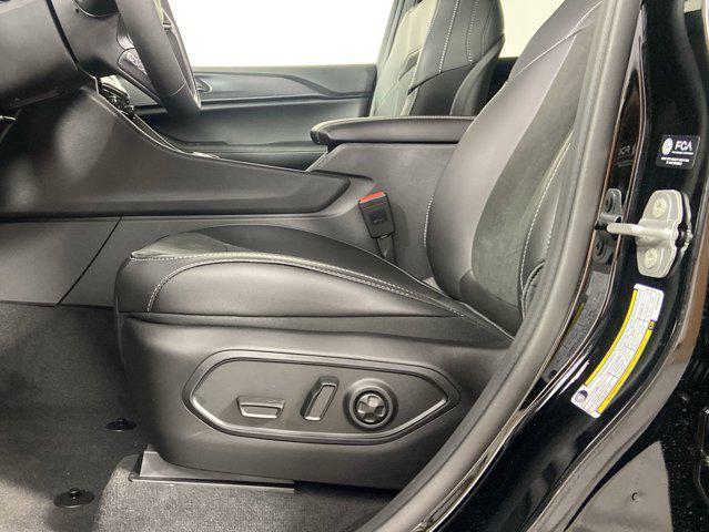 new 2025 Jeep Grand Cherokee car, priced at $41,004