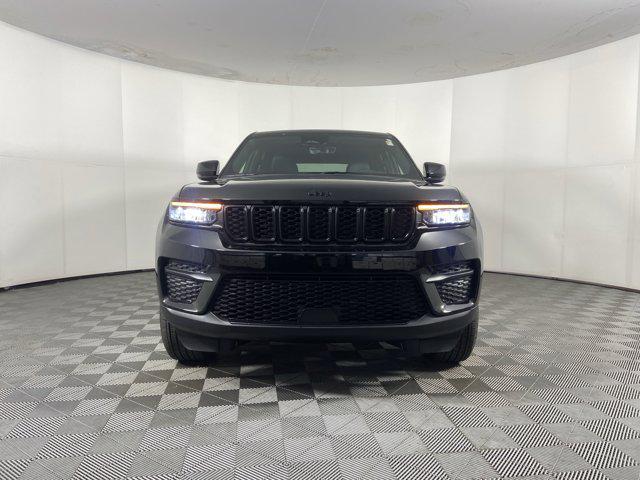 new 2025 Jeep Grand Cherokee car, priced at $41,004