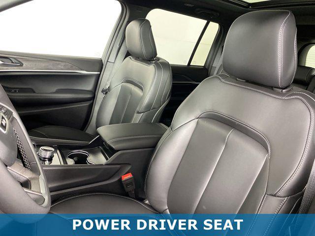 new 2025 Jeep Grand Cherokee car, priced at $47,635