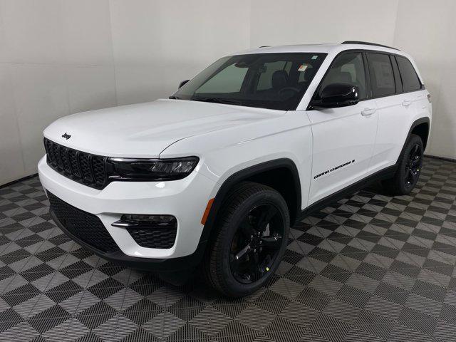 new 2025 Jeep Grand Cherokee car, priced at $45,376