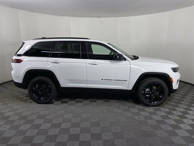 new 2025 Jeep Grand Cherokee car, priced at $45,376