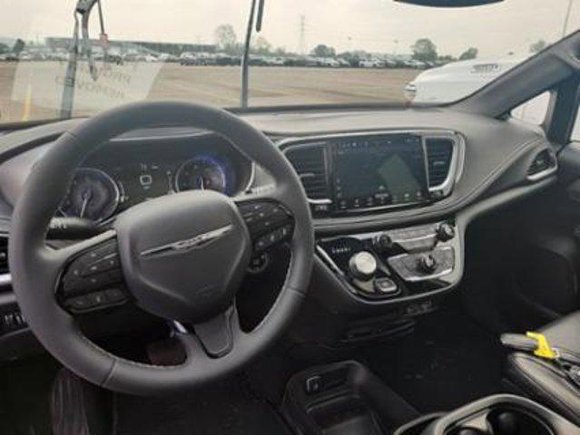 used 2022 Chrysler Pacifica car, priced at $28,000