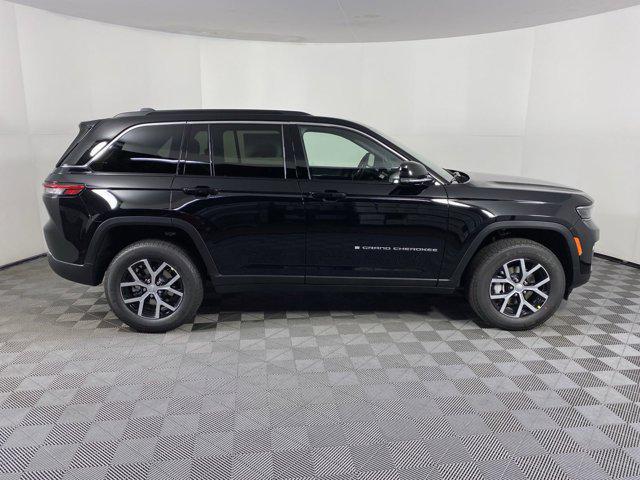 new 2025 Jeep Grand Cherokee car, priced at $40,795