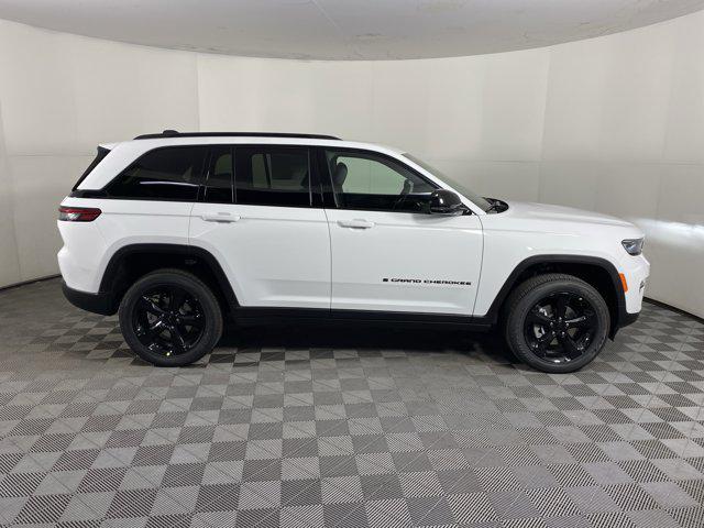new 2025 Jeep Grand Cherokee car, priced at $41,529
