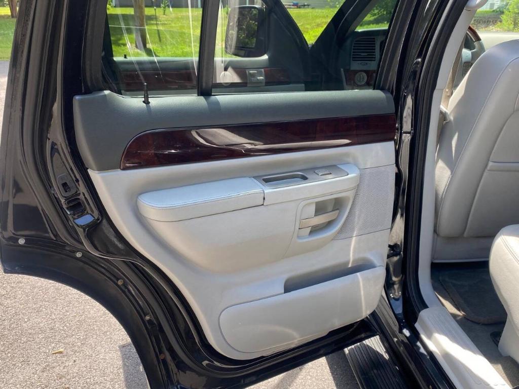 used 2005 Lincoln Aviator car, priced at $5,900