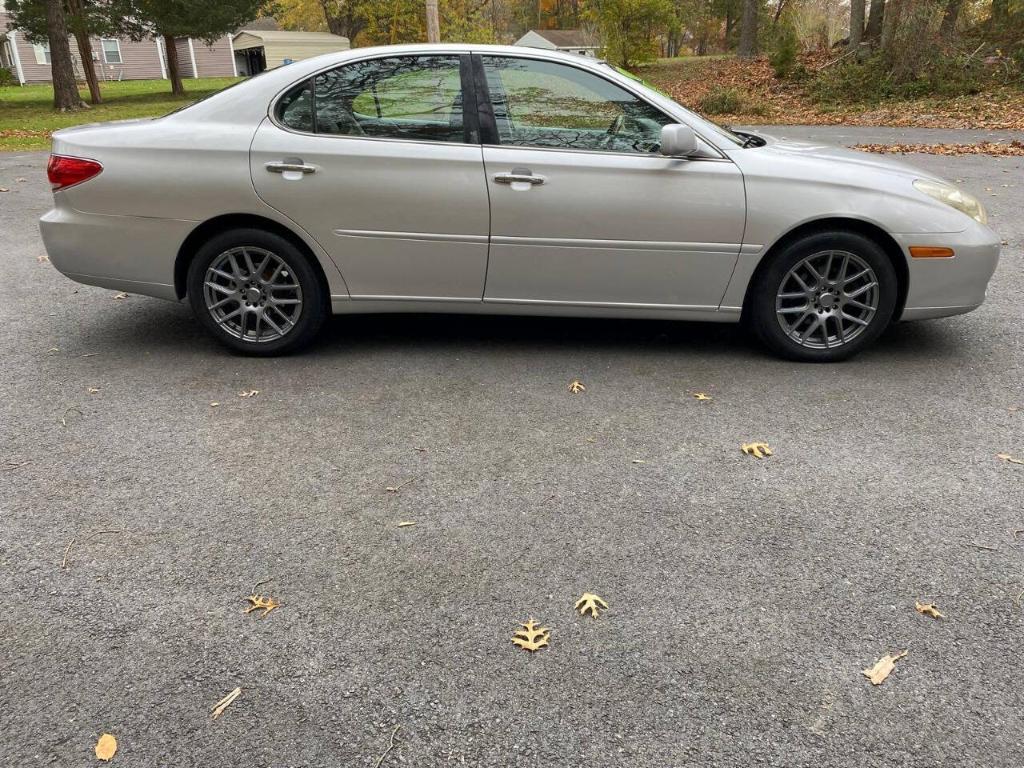 used 2005 Lexus ES 330 car, priced at $4,995