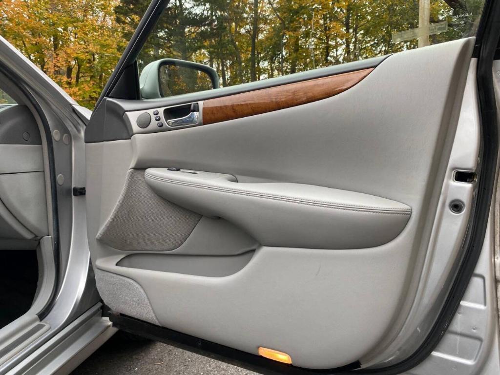 used 2005 Lexus ES 330 car, priced at $4,995