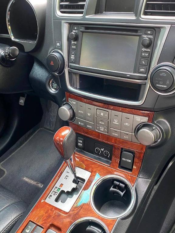 used 2013 Toyota Highlander car, priced at $10,900