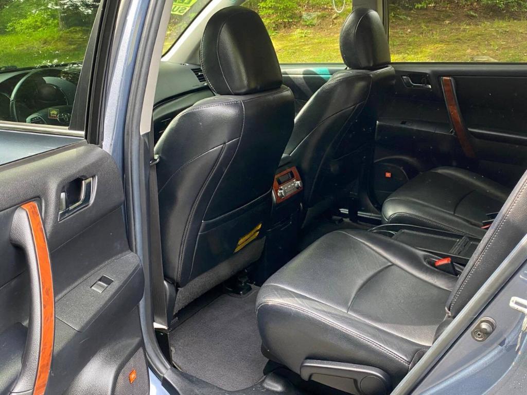 used 2013 Toyota Highlander car, priced at $10,900