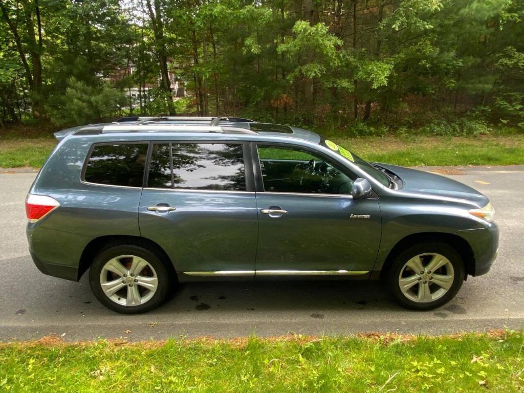 used 2013 Toyota Highlander car, priced at $10,900