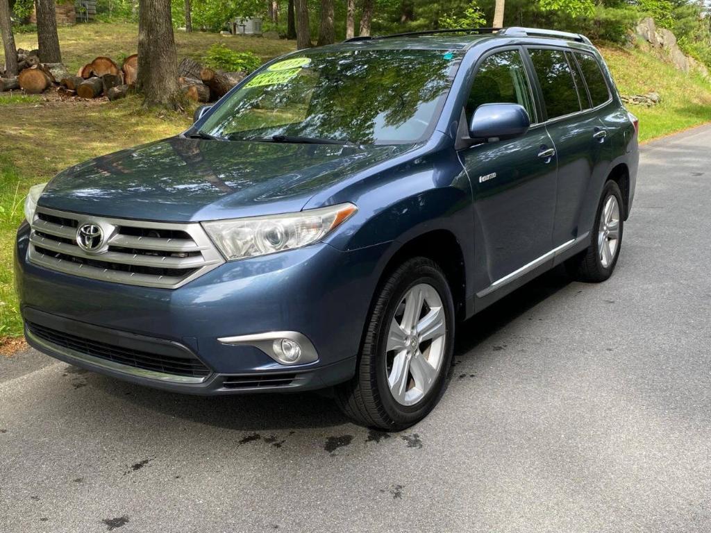 used 2013 Toyota Highlander car, priced at $10,900