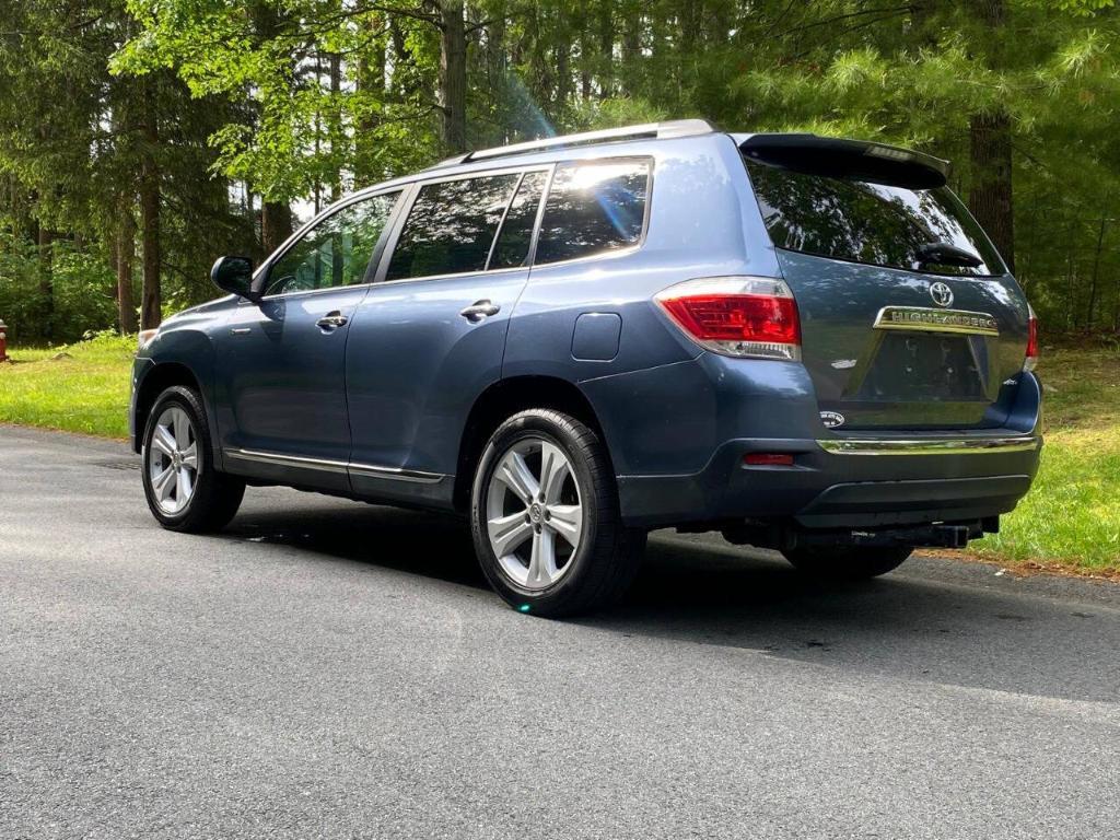 used 2013 Toyota Highlander car, priced at $10,900