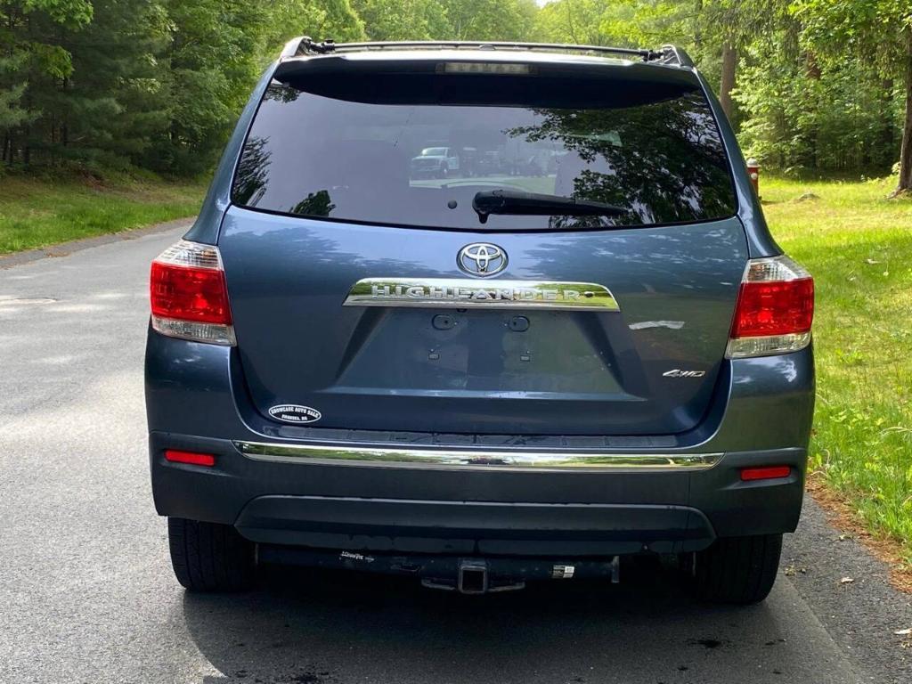 used 2013 Toyota Highlander car, priced at $10,900
