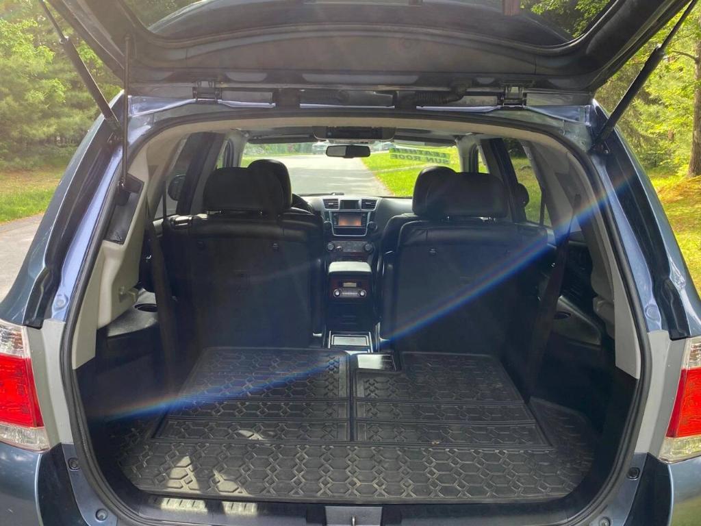 used 2013 Toyota Highlander car, priced at $10,900