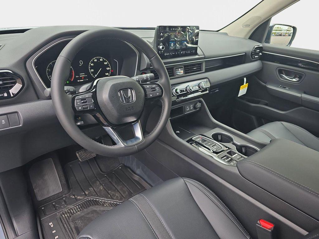 new 2025 Honda Pilot car, priced at $50,655