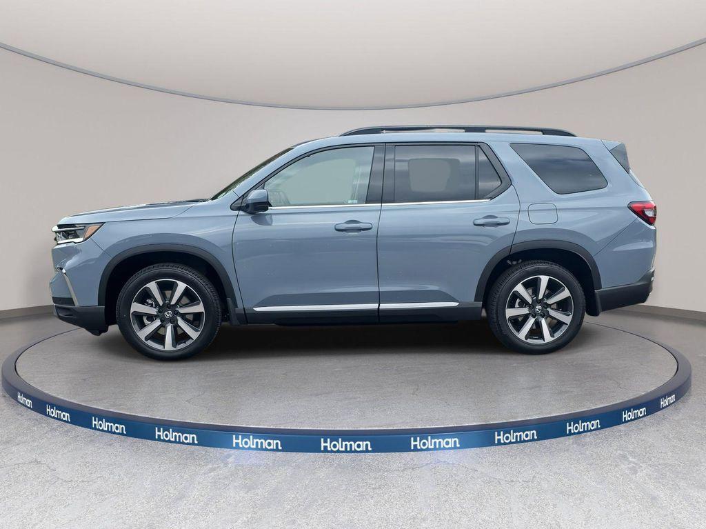 new 2025 Honda Pilot car, priced at $50,655