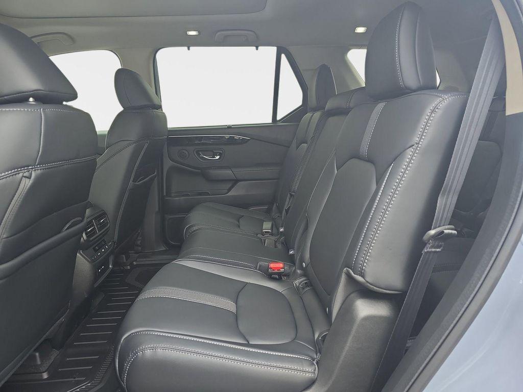 new 2025 Honda Pilot car, priced at $50,655