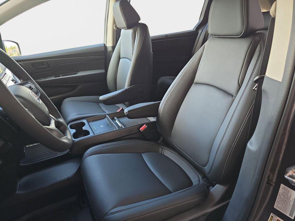 new 2026 Honda Odyssey car, priced at $45,250