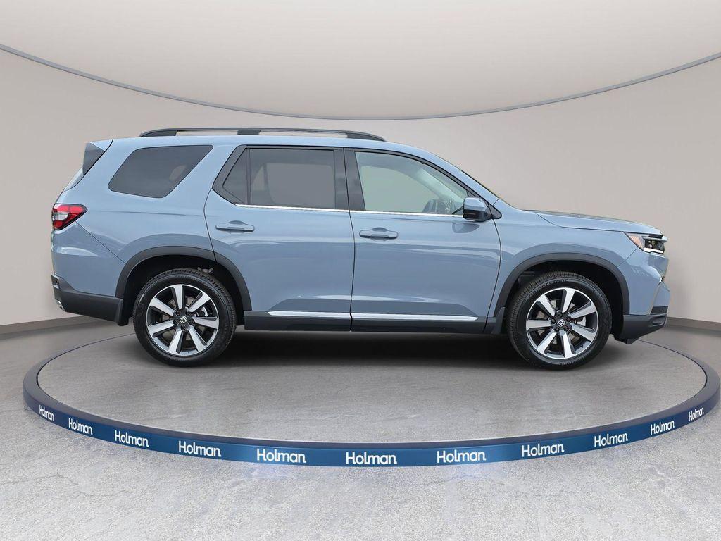 new 2025 Honda Pilot car, priced at $50,655
