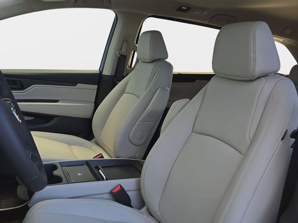 new 2026 Honda Odyssey car, priced at $45,250
