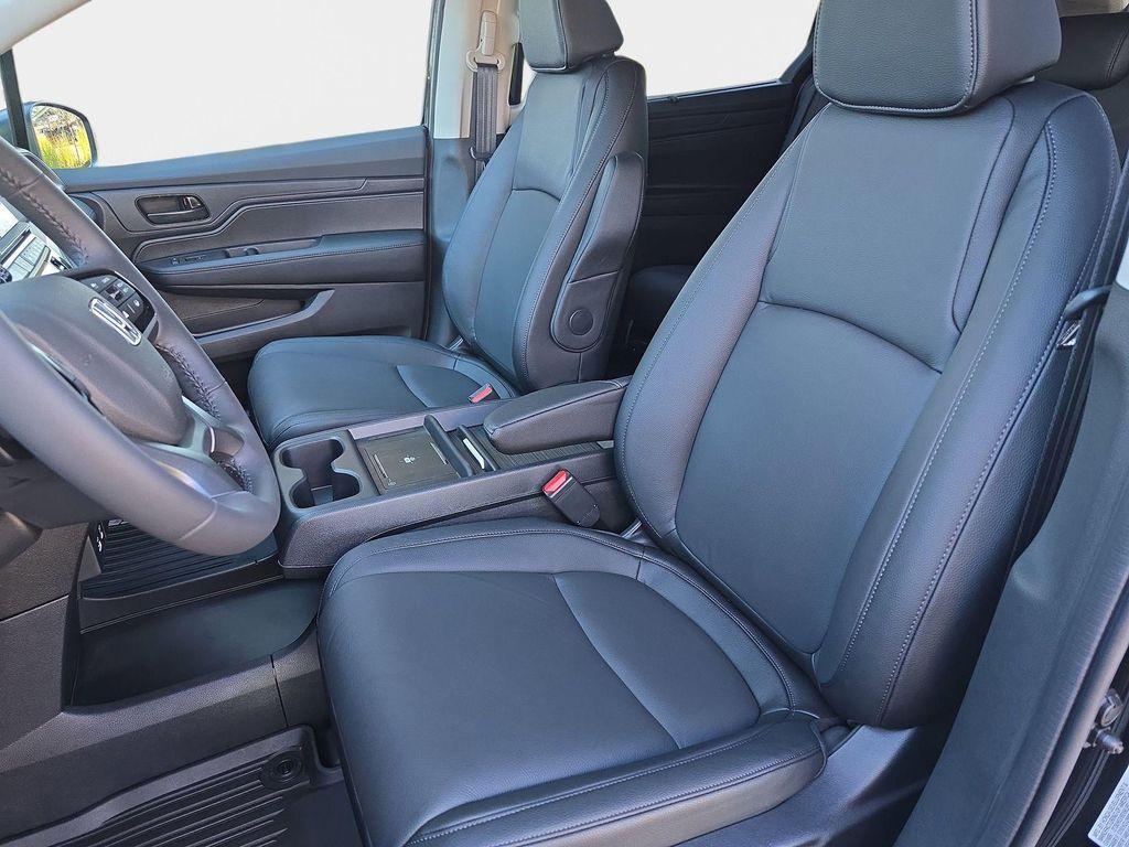 new 2026 Honda Odyssey car, priced at $44,290