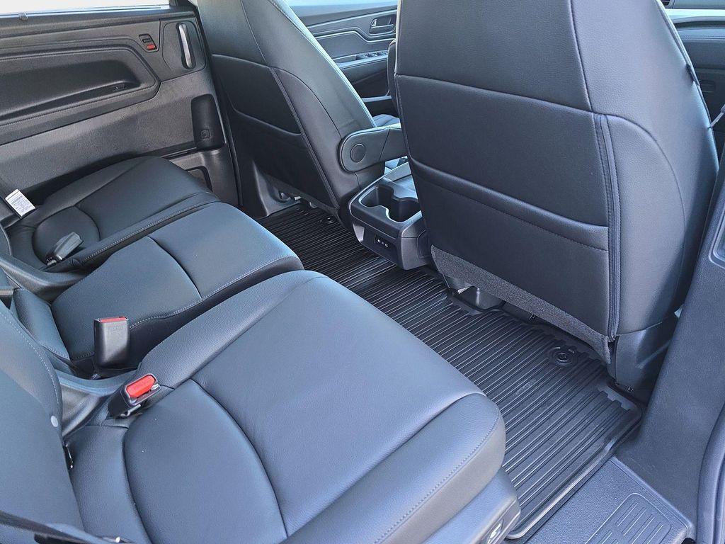 new 2026 Honda Odyssey car, priced at $44,290