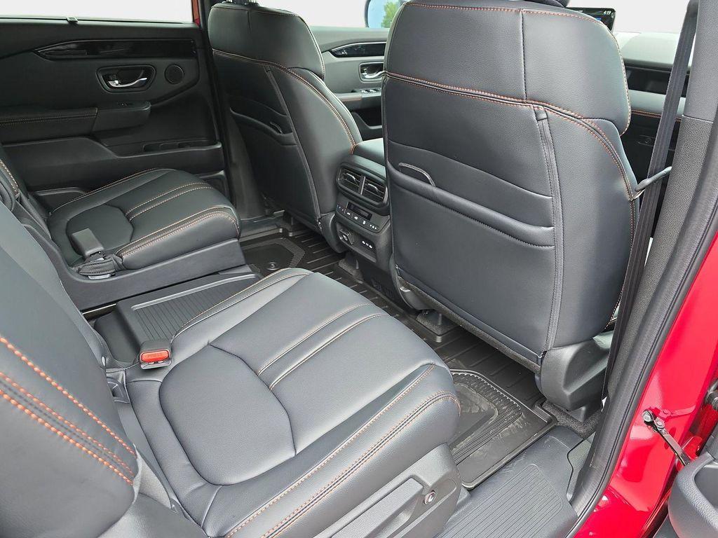 new 2025 Honda Pilot car, priced at $48,830