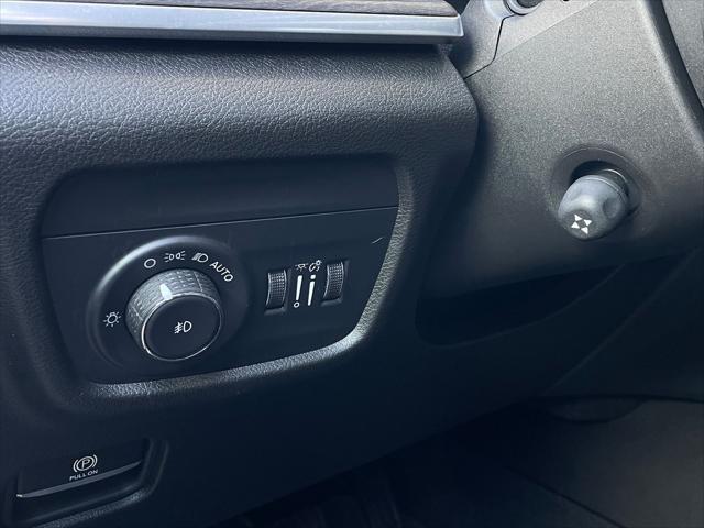 used 2023 Jeep Grand Cherokee car, priced at $37,989