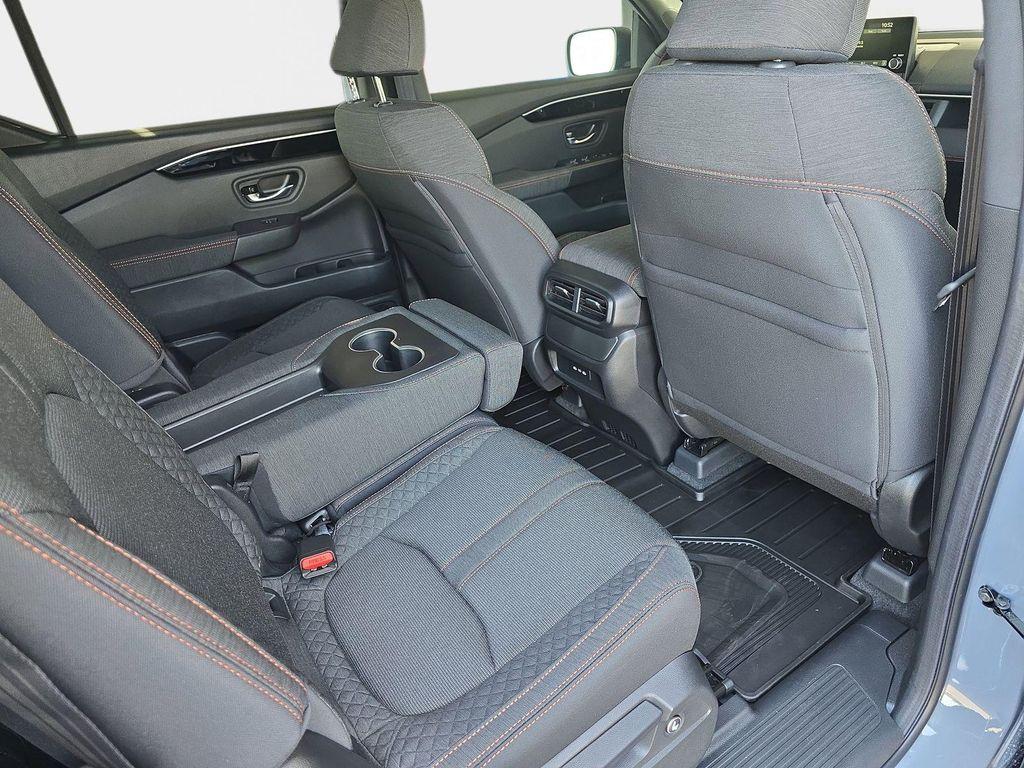 new 2025 Honda Pilot car, priced at $43,355