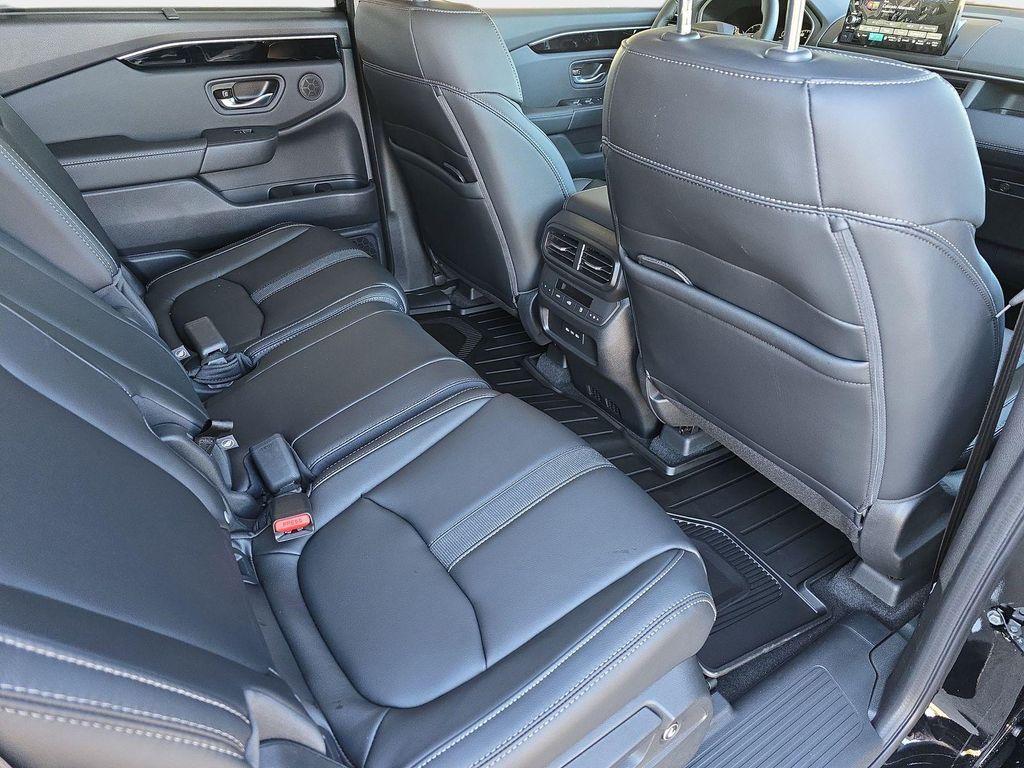 new 2025 Honda Pilot car, priced at $46,930