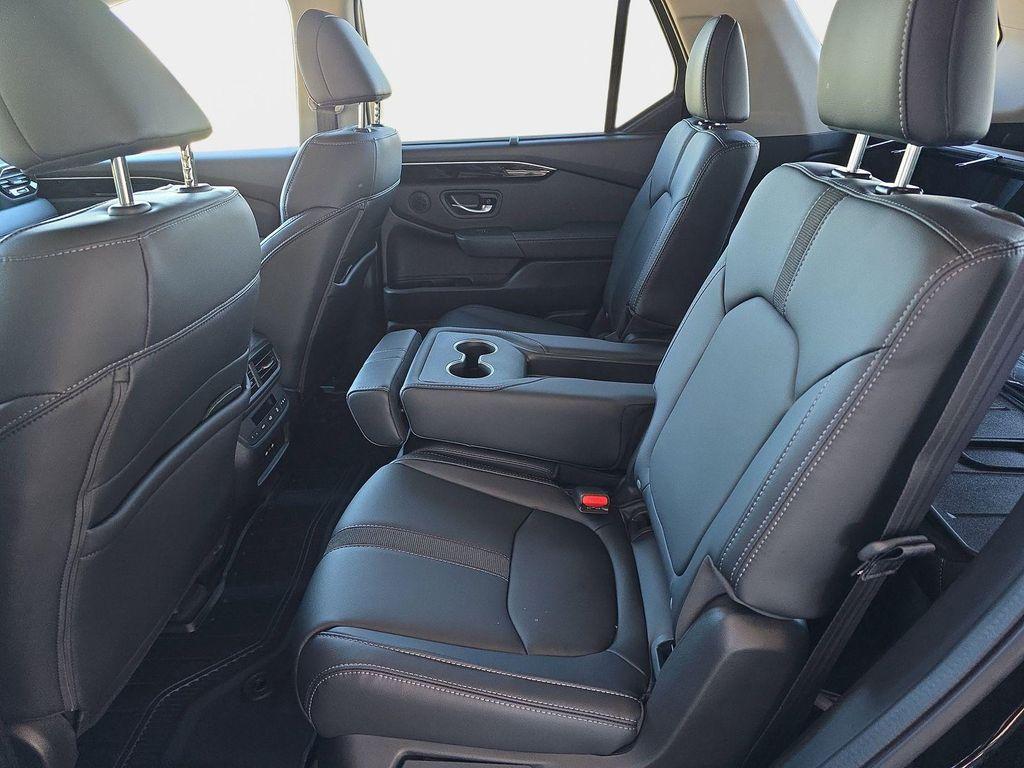 new 2025 Honda Pilot car, priced at $46,930