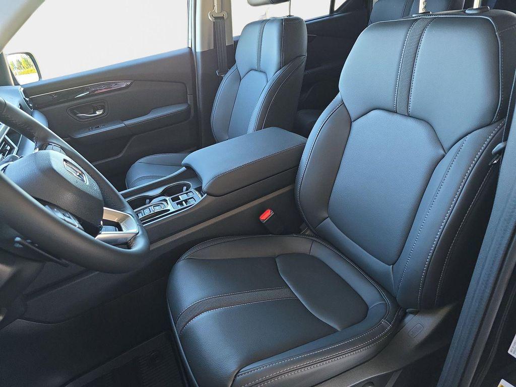 new 2025 Honda Pilot car, priced at $46,930