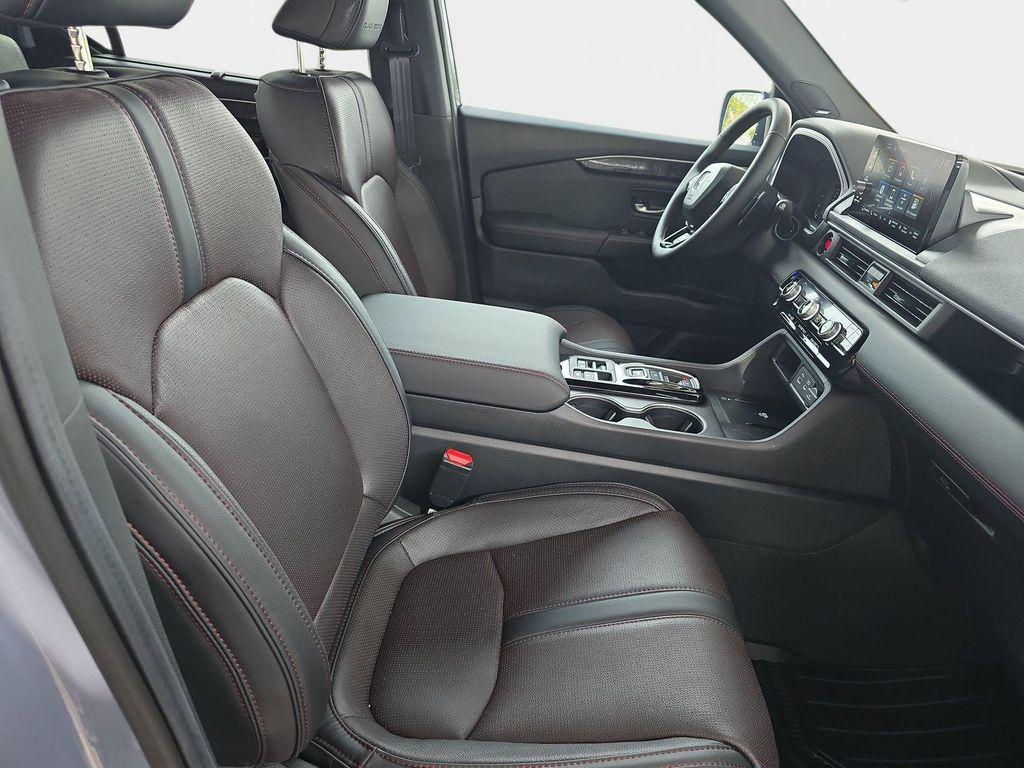 new 2025 Honda Pilot car, priced at $55,635