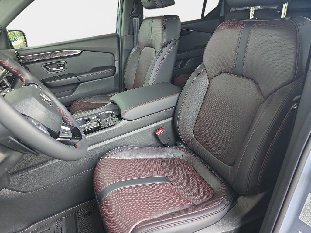 new 2025 Honda Pilot car, priced at $55,635