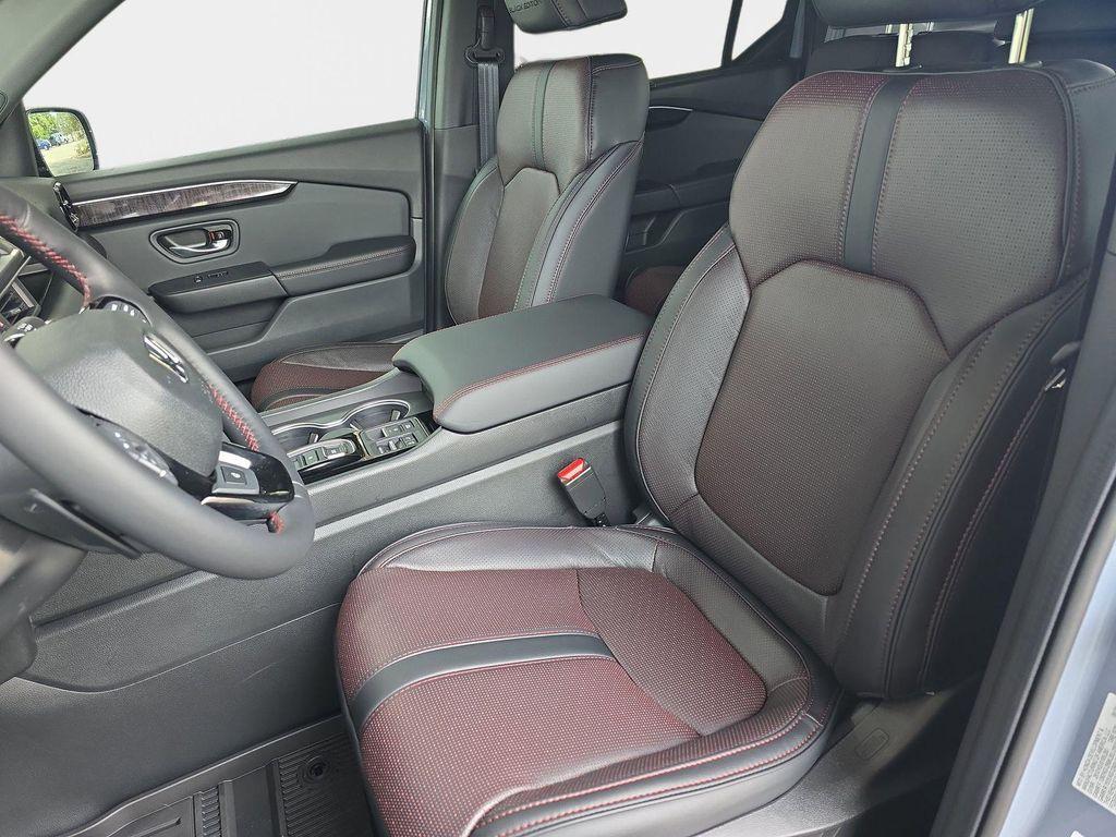 new 2025 Honda Pilot car, priced at $55,635