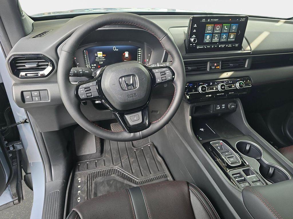 new 2025 Honda Pilot car, priced at $55,635