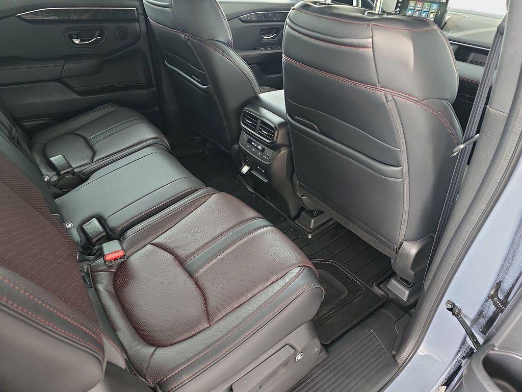 new 2025 Honda Pilot car, priced at $55,635