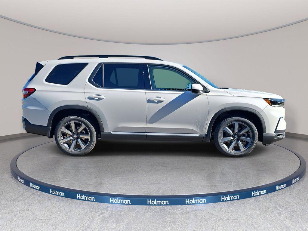 new 2025 Honda Pilot car, priced at $51,550
